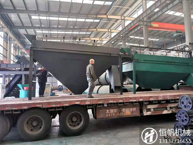 內蒙古年產1萬噸牛糞有機肥顆粒生產線發貨(圖1) 牛糞有機肥生產線設備