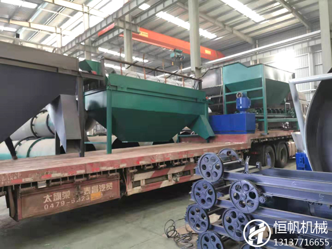 內蒙古年產1萬噸牛糞有機肥顆粒生產線發貨(圖2) 牛糞有機肥生產線設備