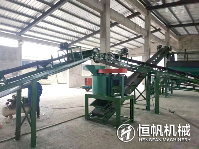 安徽年產(chǎn)兩萬噸粉狀線有機(jī)肥設(shè)備使用現(xiàn)場(chǎng)(圖3) 安徽六安年產(chǎn)兩萬噸有機(jī)肥粉狀線